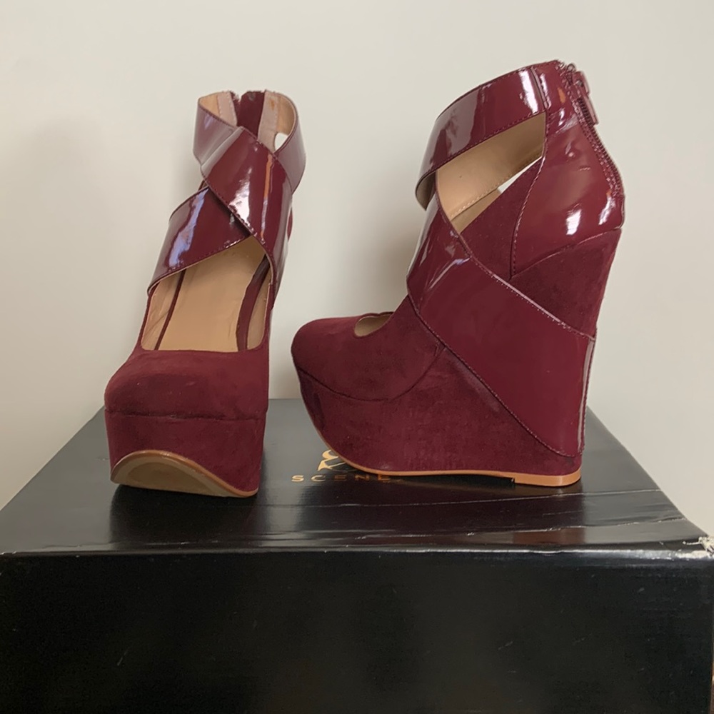 Maroon wedges